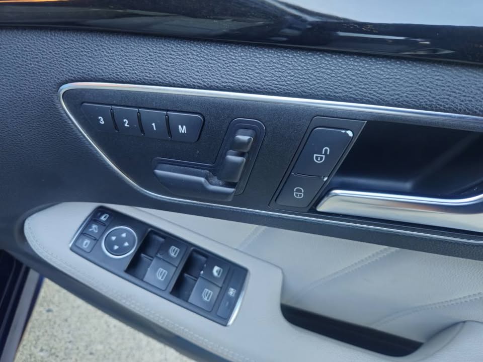 2013 Mercedes-Benz e350 avant-garde luxury low kms 14.jpg